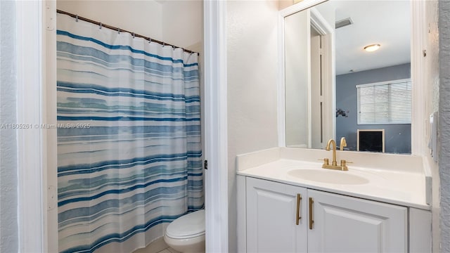 2801 SW 81st Ter, Miramar, FL 33025 - full bathroom with toilet, vanity, a shower with curtain, and a textured wall