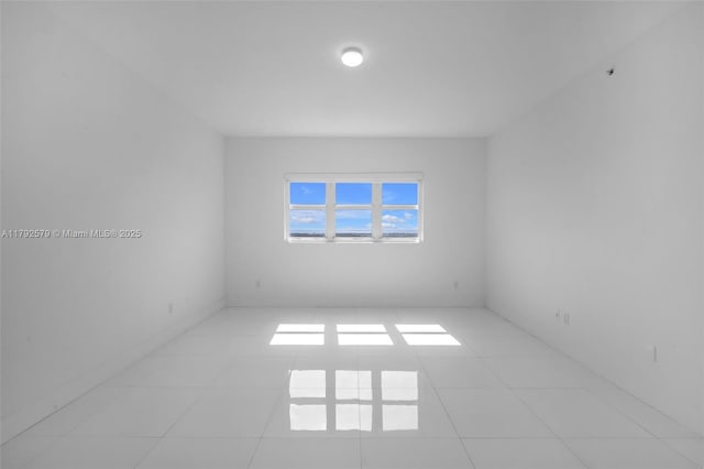 14951 Royal Oaks Ln Unit 2105, North Miami, FL 33181 - view of tiled empty room