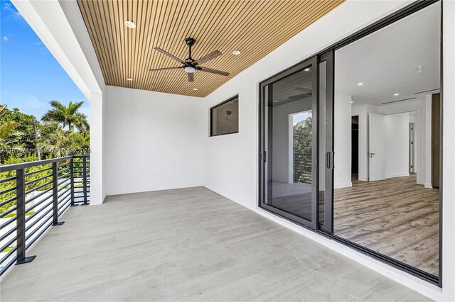 1233 NE 12th Ave Unit B, Fort Lauderdale, FL 33304 - balcony with a ceiling fan