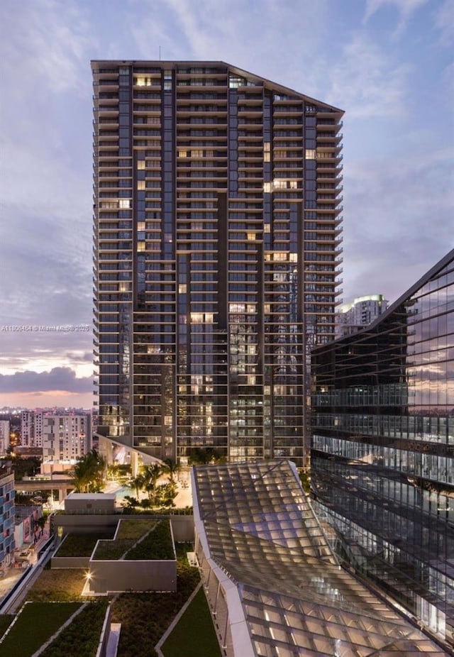 88 SW 7th St Unit 2504, Miami, FL 33130 - property at dusk featuring a view of city