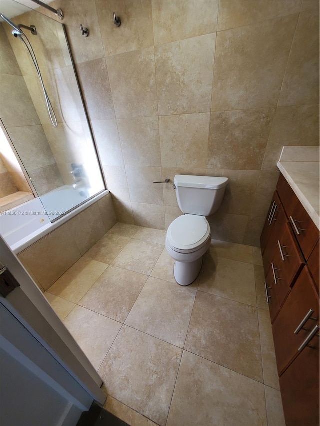 1775 Washington Ave Unit 4A, Miami Beach, FL 33139 - bathroom featuring tiled shower / bath, toilet, tile patterned floors, and vanity