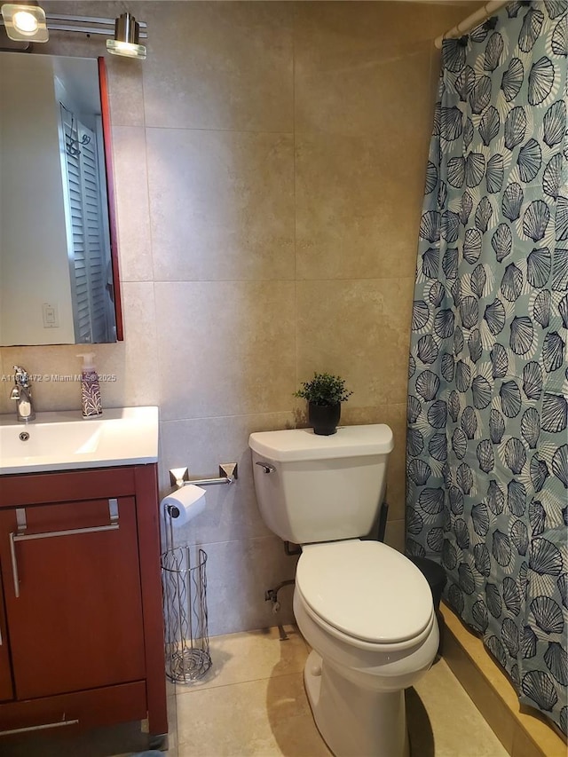 1775 Washington Ave Unit 4A, Miami Beach, FL 33139 - bathroom with tile walls, toilet, vanity, and curtained shower