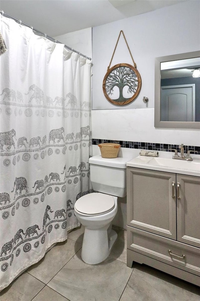 101 NE 9th Ave, Hialeah, FL 33010 - full bath with tile patterned flooring, toilet, vanity, tile walls, and a shower with curtain