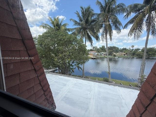 8992 Palm Tree Ln Unit 8992, Pembroke Pines, FL 33024 - bathroom with vanity, a marble finish shower, and toilet