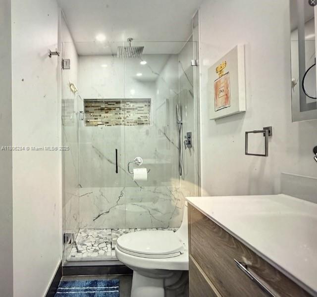 8992 Palm Tree Ln Unit 8992, Pembroke Pines, FL 33024 - bathroom with vanity, a marble finish shower, and toilet