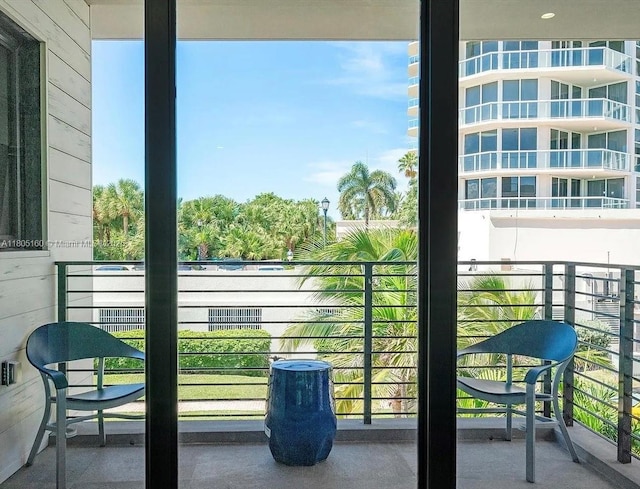 332 Balboa St, Hollywood, FL 33019 - view of balcony