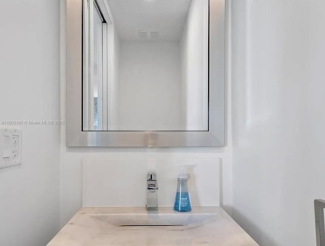 332 Balboa St, Hollywood, FL 33019 - bathroom featuring a sink