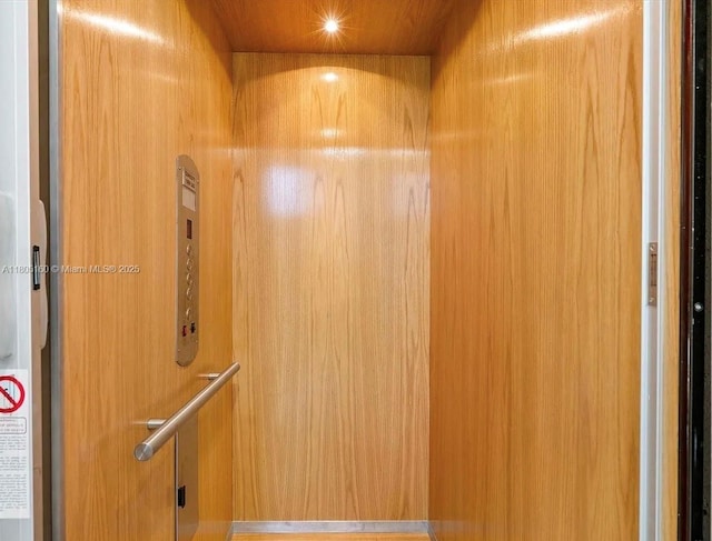332 Balboa St, Hollywood, FL 33019 - view of elevator