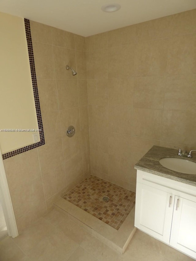 2507 N 66th Ave, Hollywood, FL 33024 - bathroom with tiled shower, vanity, tile patterned flooring, and tile walls