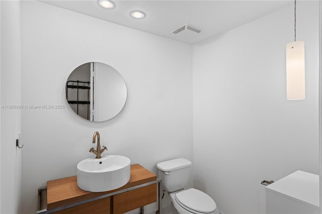 690 SW 1st Ct Unit 2717, Miami, FL 33130 - bathroom featuring toilet, vanity, and recessed lighting