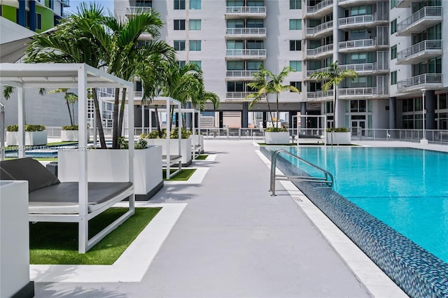 690 SW 1st Ct Unit 2717, Miami, FL 33130 - view of community pool