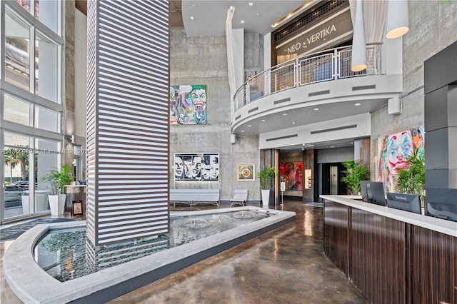 690 SW 1st Ct Unit 2717, Miami, FL 33130 - welcome area with a high ceiling