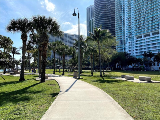 1900 N Bayshore Dr Unit 4708, Miami, FL 33132 - view of property's community featuring a yard