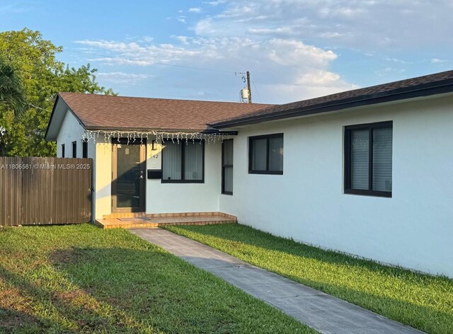 940 SW 78th Pl, Miami, FL 33144 - view of front of property featuring stucco siding and roof with shingles