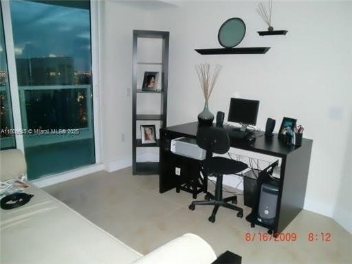 41 SE 5th St Unit 2317, Miami, FL 33131 - view of office space