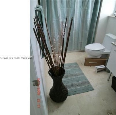 41 SE 5th St Unit 2317, Miami, FL 33131 - full bathroom with toilet and a shower with curtain