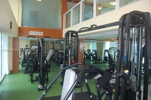 41 SE 5th St Unit 2317, Miami, FL 33131 - exercise room with a high ceiling