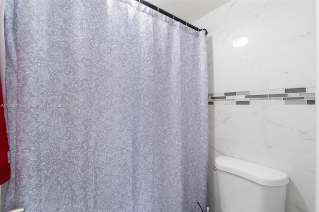 2401 NW 56th Ave Unit 3-202, Lauderhill, FL 33313 - bathroom featuring tile walls, toilet, and curtained shower