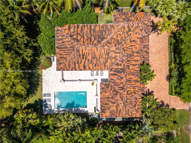 7120 Mira Flores Ave, Coral Gables, FL 33143 - aerial view of property and surrounding area featuring a pool area