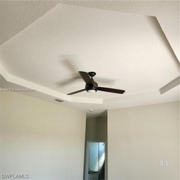 1818 Inwood Rd, La Belle, FL 33935 - detailed view of a ceiling fan