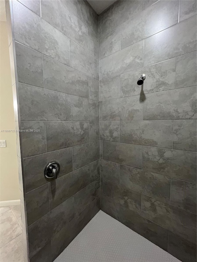 1818 Inwood Rd, La Belle, FL 33935 - full bath featuring tiled shower and baseboards