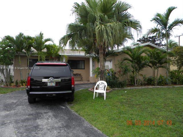 11310 NW 35th St, Sunrise, FL 33323 - view of front of house with a front lawn and stucco siding