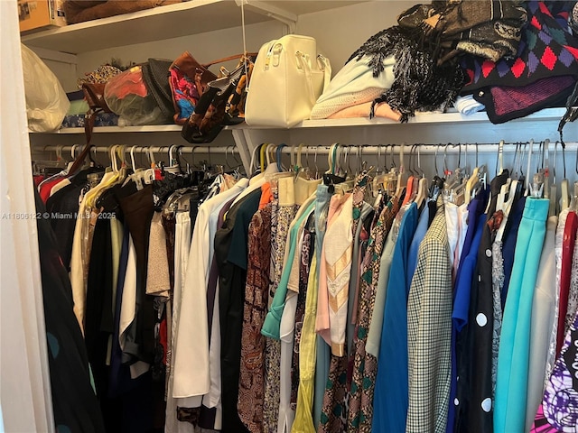 1527 NW 101st St, Miami, FL 33147 - view of walk in closet