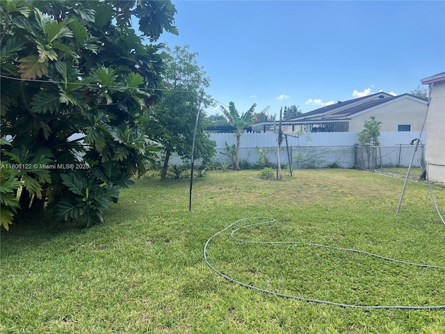 1527 NW 101st St, Miami, FL 33147 - view of yard