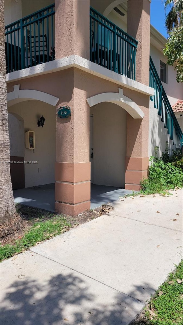 2921 SE 13th Ave Unit 106-48, Homestead, FL 33035 - property entrance with a balcony and stucco siding