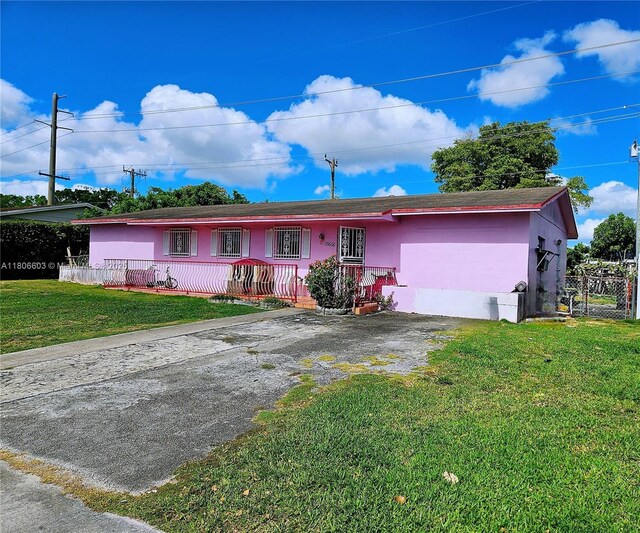 15600 SW 106th Ave, Miami, FL 33157 - ranch-style house with a porch and stucco siding