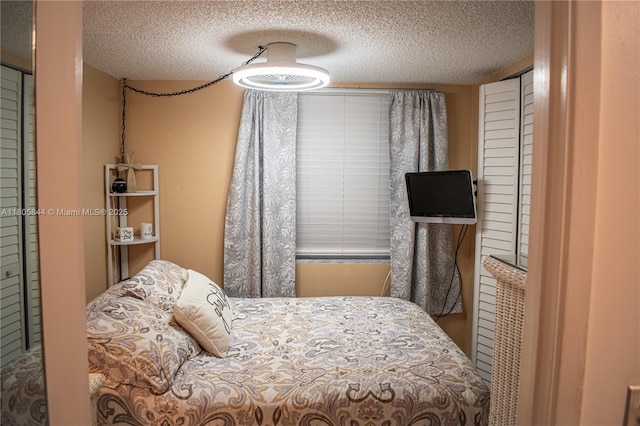 4501 Martinique Way # C1, Coconut Creek, FL 33066 - bedroom with a textured ceiling