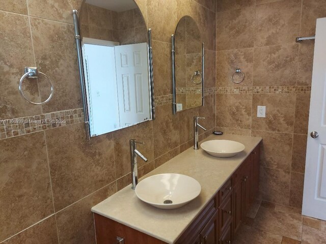 20033 NE 2nd Pl, Miami, FL 33179 - photo 17
