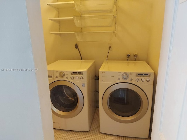 20033 NE 2nd Pl, Miami, FL 33179 - laundry room featuring independent washer and dryer