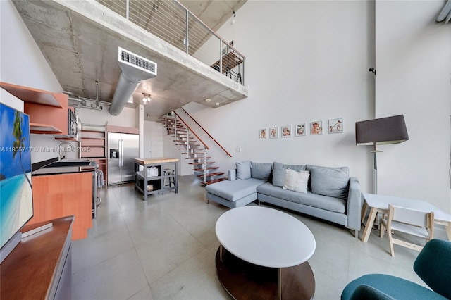 690 SW 1st Ct Unit 2109, Miami, FL 33130 - living room featuring a towering ceiling