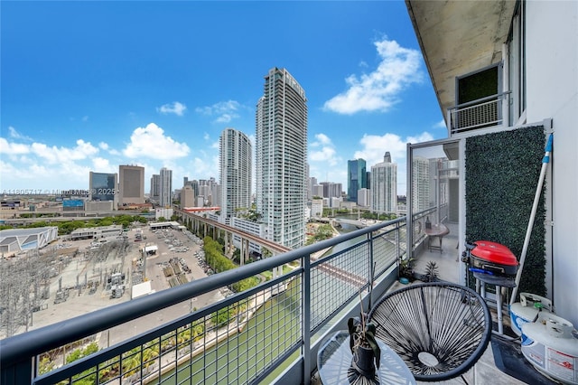 690 SW 1st Ct Unit 2109, Miami, FL 33130 - balcony featuring a view of skyline