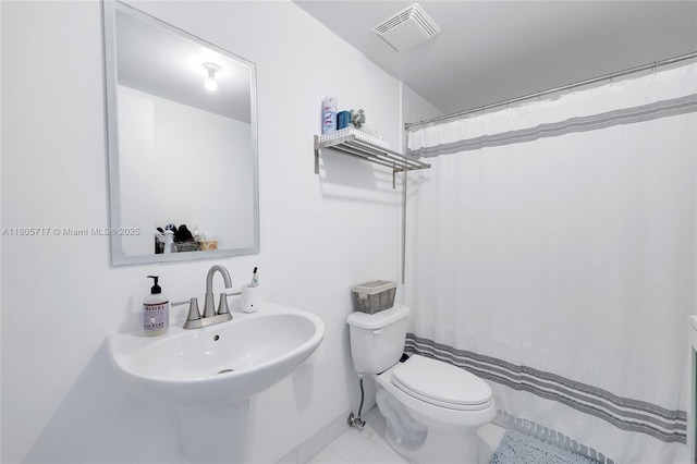 690 SW 1st Ct Unit 2109, Miami, FL 33130 - bathroom with toilet, tile patterned flooring, a sink, and a shower with shower curtain