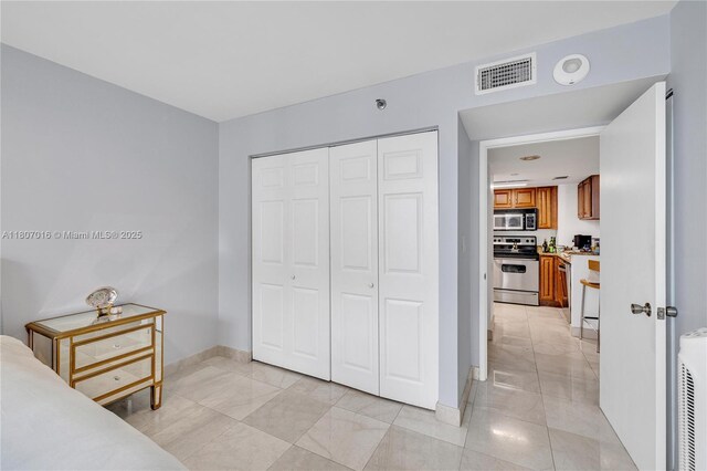 770 Claughton Island Dr Unit 1409, Miami, FL 33131 - bedroom with baseboards and a closet
