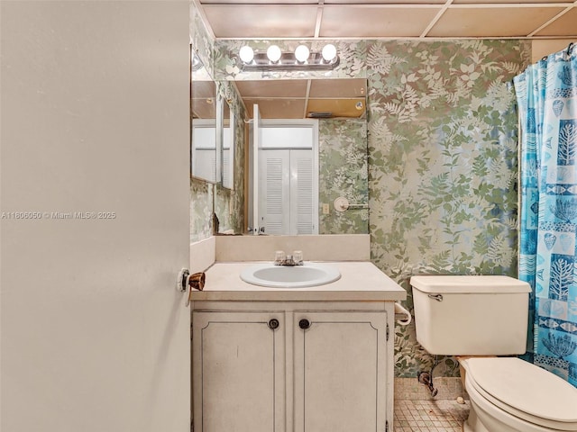 3034 NW 204th Ter, Miami Gardens, FL 33056 - full bath featuring wallpapered walls, toilet, vanity, and a shower with shower curtain