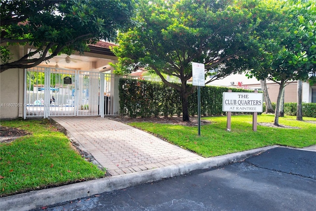 11201 SW 13th St Unit 101, Pembroke Pines, FL 33025 - view of property's community featuring a gate