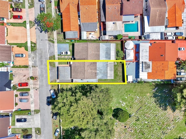 43 NW 109th Ct, Miami, FL 33172 - aerial view of property and surrounding area with property boundaries highlighted