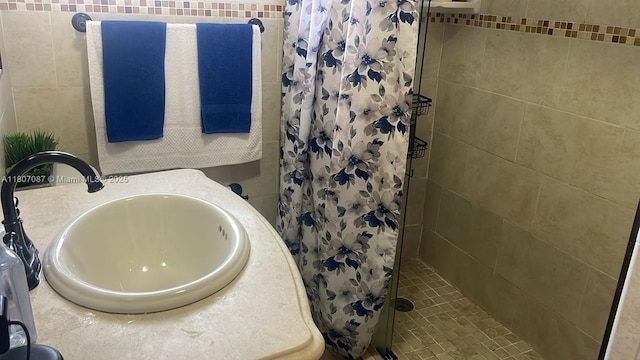 1560 W 46th St Unit 229, Hialeah, FL 33012 - bathroom featuring a stall shower and a sink