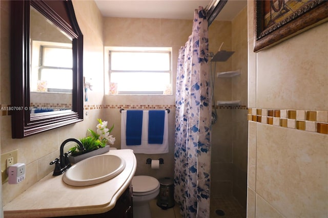 1560 W 46th St Unit 229, Hialeah, FL 33012 - bathroom featuring a tile shower, vanity, toilet, tile walls, and backsplash