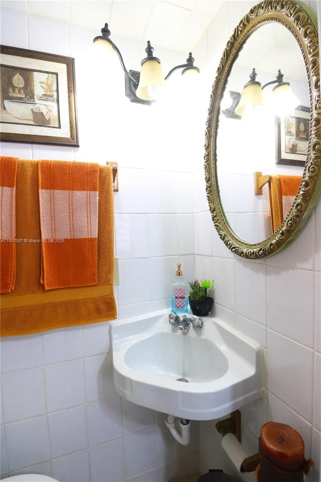 1560 W 46th St Unit 229, Hialeah, FL 33012 - half bathroom with tile walls and a sink