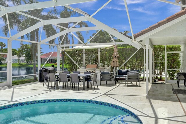 594 Spinnaker, Weston, FL 33326 - outdoor pool with a patio area, an outdoor hangout area, and a lanai
