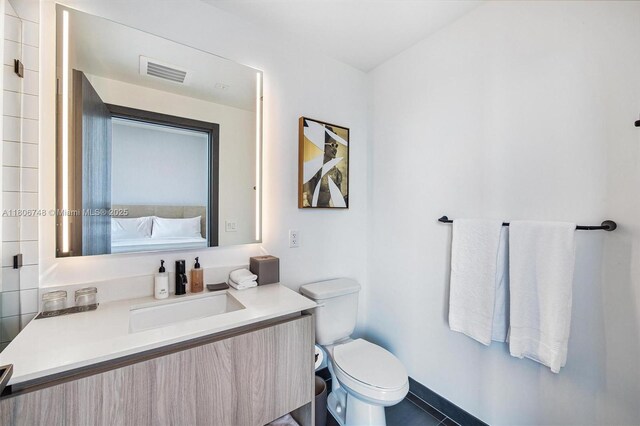 398 NE 5th St Unit 4518, Miami, FL 33132 - bathroom with toilet, vanity, and baseboards