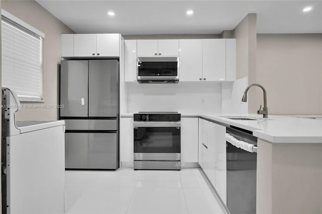 100 Ashbury Rd Unit 103, Hollywood, FL 33024 - kitchen with stainless steel appliances, a sink, a peninsula, light countertops, and recessed lighting