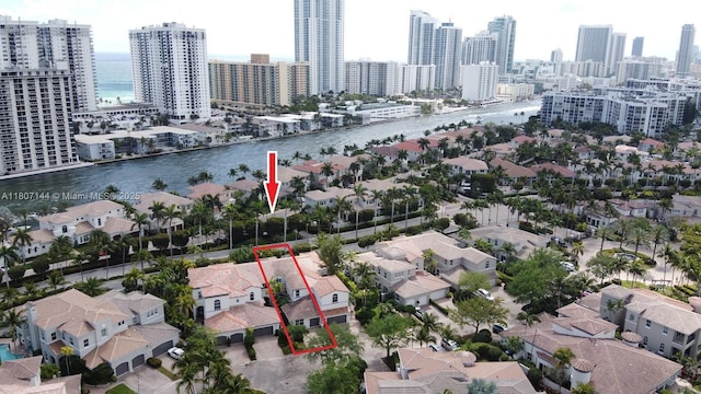 826 E Spinnaker Dr E, Hollywood, FL 33019 - aerial view of property's location featuring property boundaries highlighted, a large body of water, and skyline