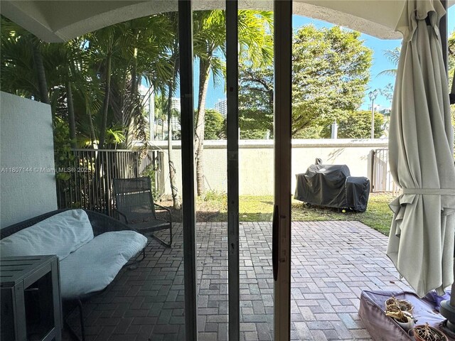 826 E Spinnaker Dr E, Hollywood, FL 33019 - view of sunroom