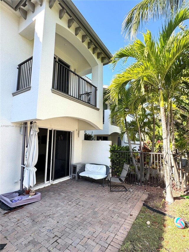 826 E Spinnaker Dr E, Hollywood, FL 33019 - back of property featuring a balcony, a patio area, and stucco siding