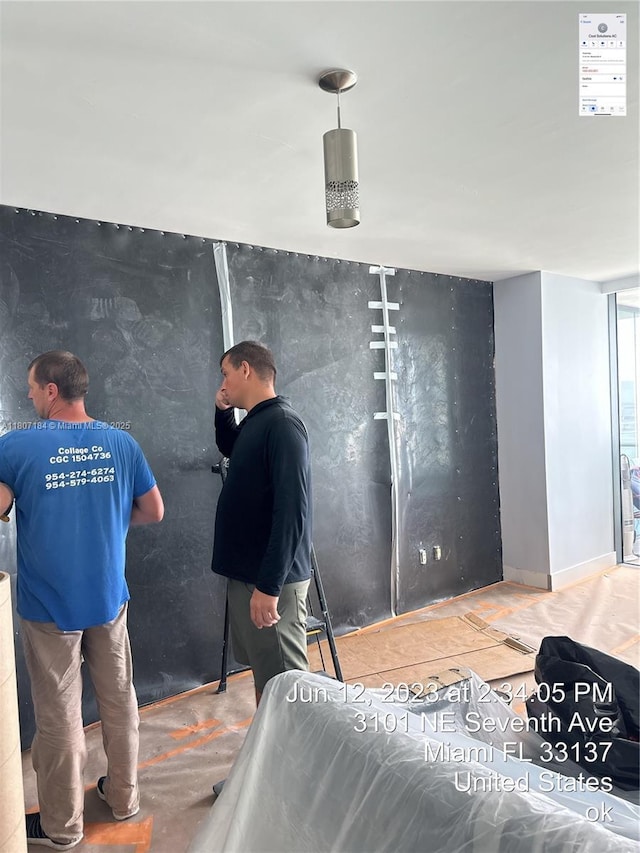 650 Ne 32 3302, Miami, FL 33137 - detailed view of baseboards